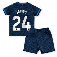 Chelsea Reece James #24 Replika babykläder Bortaställ Barn 2023-24 Kortärmad (+ korta byxor)